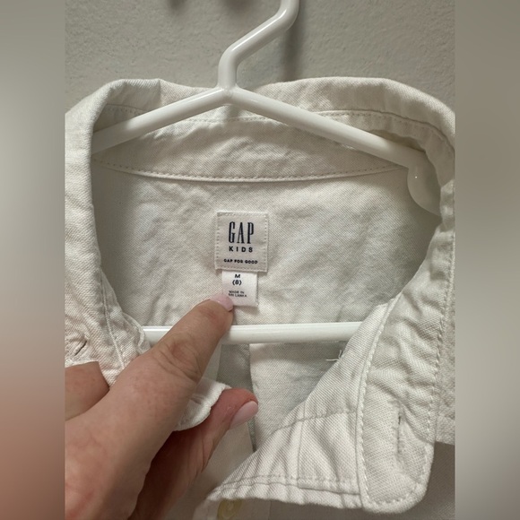 Gap- Kids Uniform Oxford Shirt. Size Medium - Picture 2 of 3
